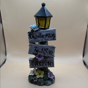 Charming Garden Welcome Sign with Lantern